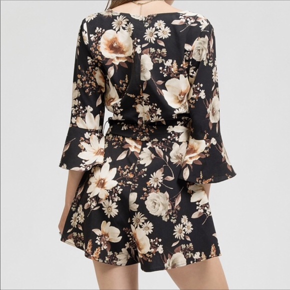 NEW BLUE PEPPER  TRUMPET FLORAL ROMPER - Picture 5 of 5